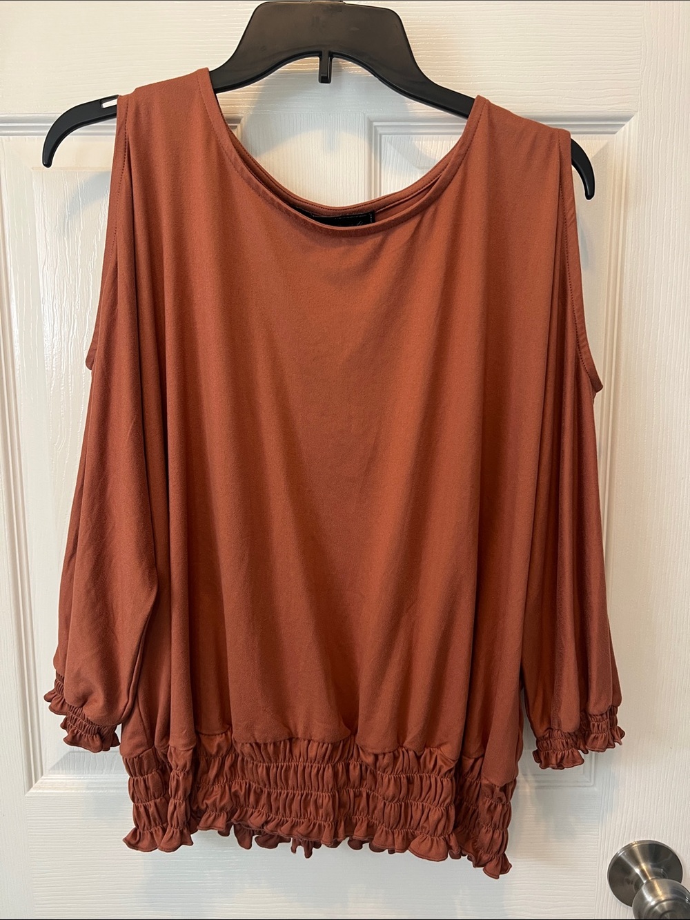 Rust womenโs Cold-Shoulder Blouson Top with Shirred Hem